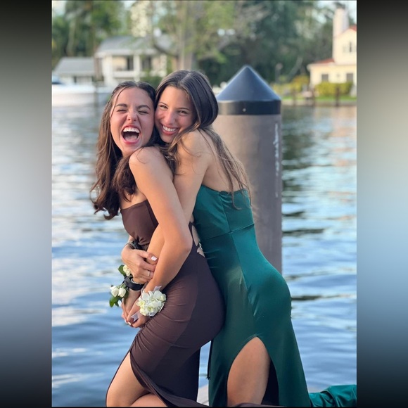 🌻NWT Windsor gorgeous, long green emerald High Slit dress - Picture 5 of 6